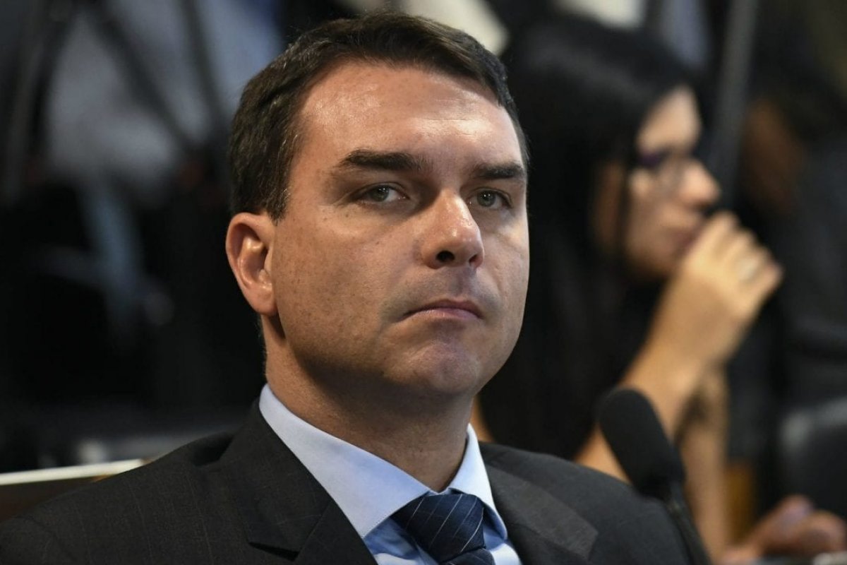 Oposição ao governo vai ao STF contra foro privilegiado para Flávio Bolsonaro