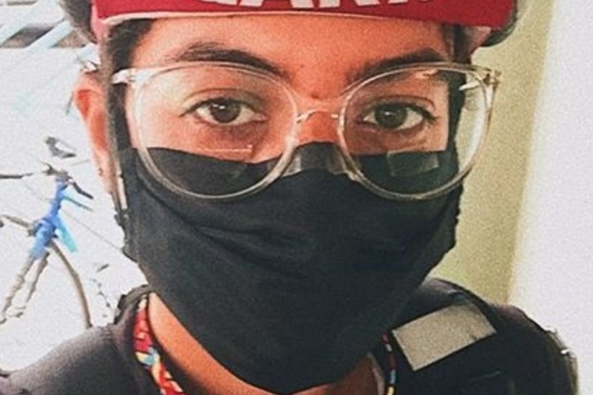 Máscara de proteção que não embaça as lentes do óculos faz sucesso na web