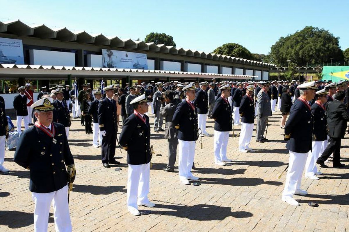 Defesa investiga militares por receber Auxílio Emergencial