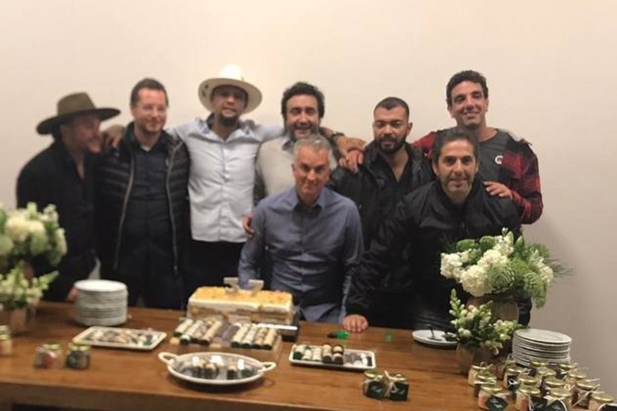 Festa de jogador reune 40 pessoas, entre elas, Fábio Wajngarten