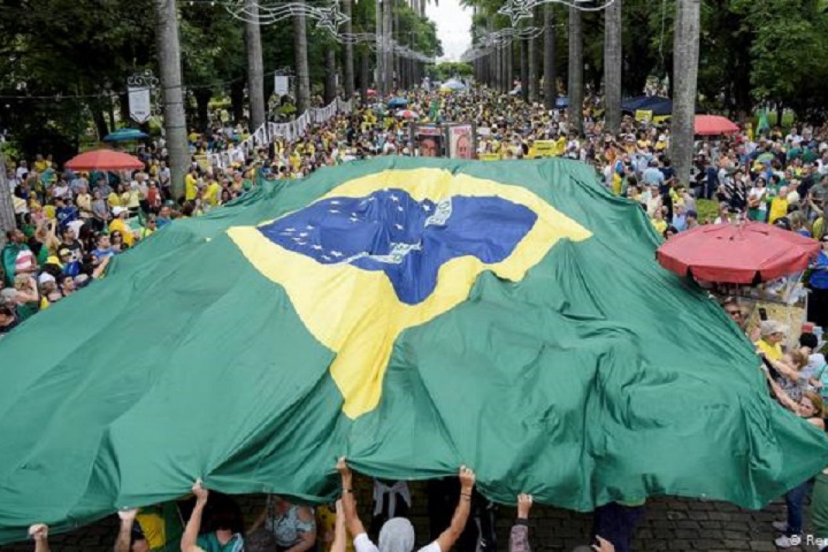 Apoio da população brasileira à democracia bate recorde e soma 75%, aponta Datafolha