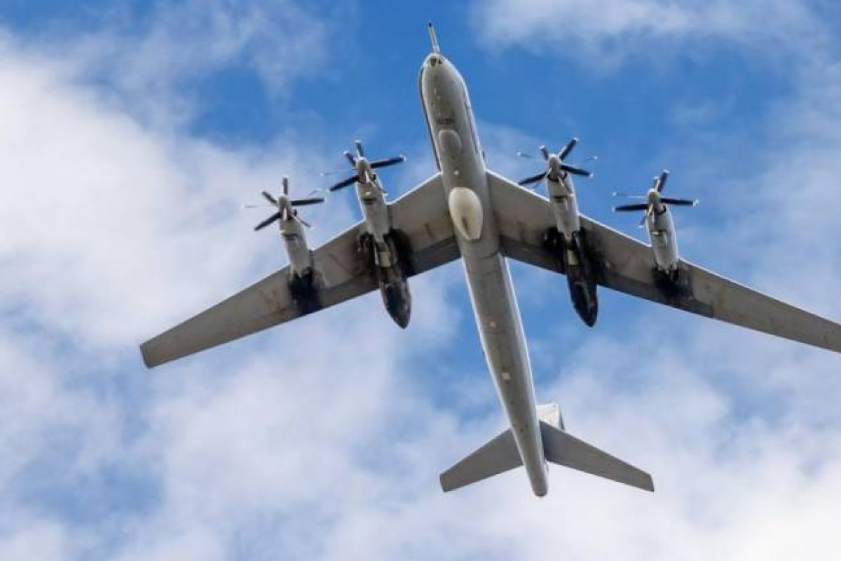 Força aérea americana intercepta quatro aviões russos perto do Alasca