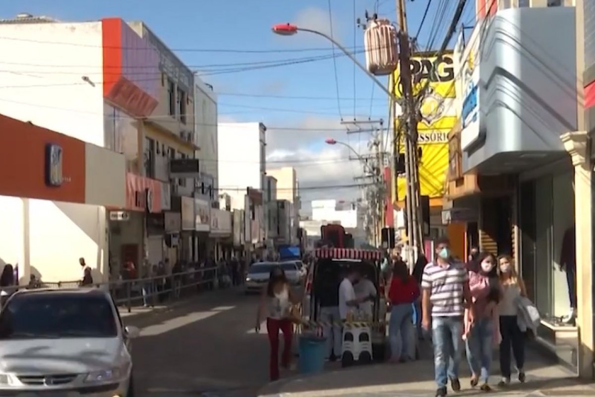 Prefeitura de Vitória da Conquista anuncia reabertura de bares e restaurantes