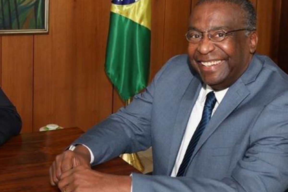 Universidade alemã não confirma pós-doutorado de ministro da Educação