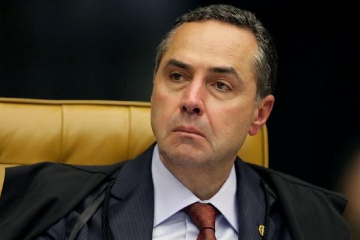 Barroso pede desculpa após curtir postagem sobre Bolsonaro