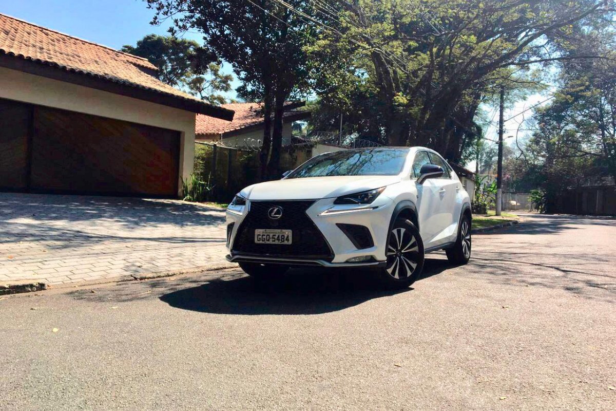 Uma viagem a bordo do Lexus NX300h