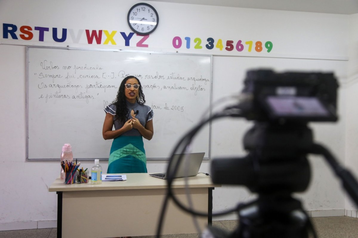 Prefeitura de Salvador comunica início das videoaulas para alunos da rede municipal