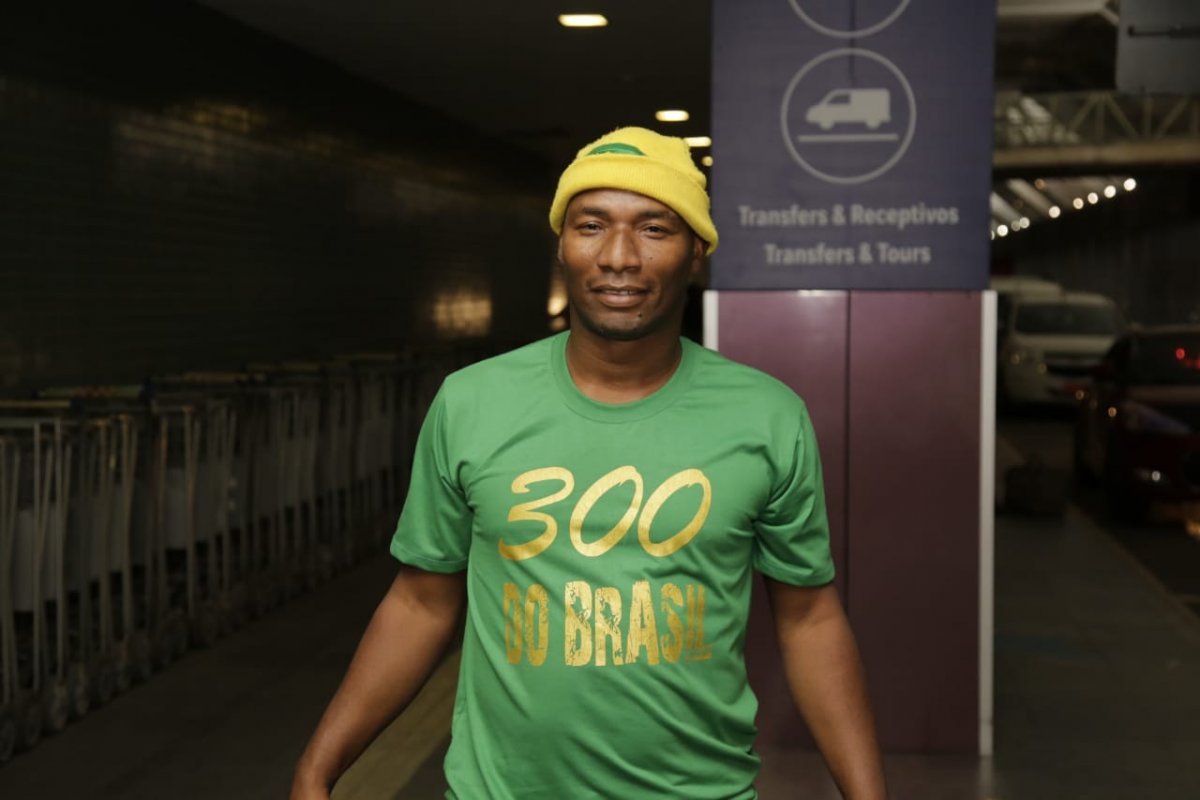 "Fomos presos de forma arbitrária", diz ativista baiano do grupo 'Brasil do 300'