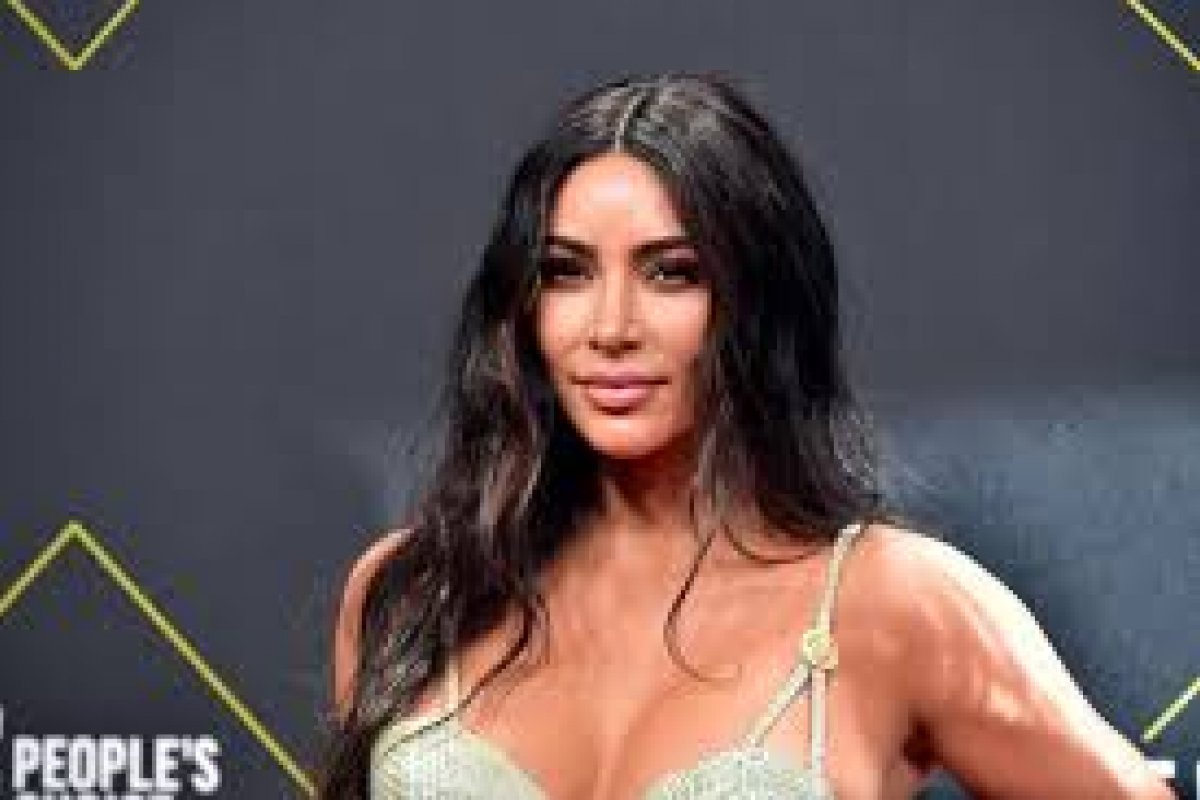 Kim Kardashian decide vender ações da KKW Beauty por US$200 milhões