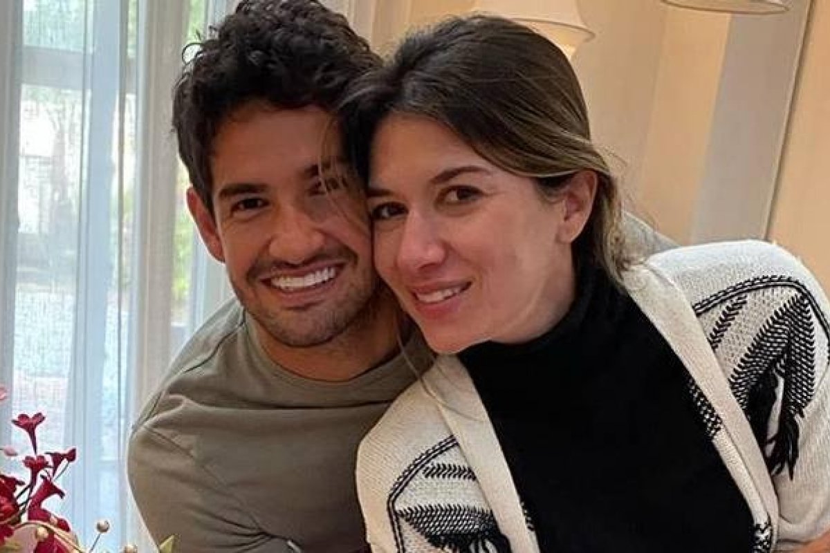 Alexandre Pato e Rebeca Abravanel comemoram Bodas de Papel