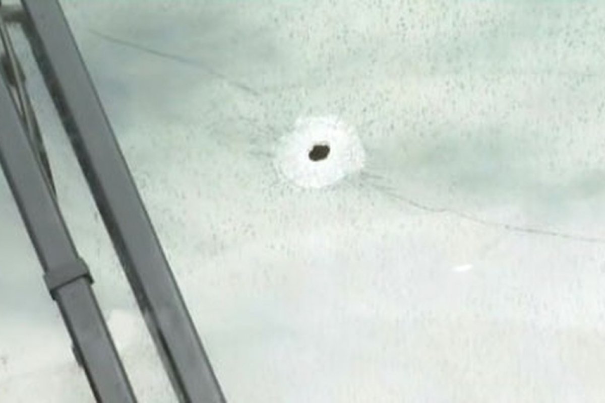 Motorista de micro-ônibus é baleado de raspão durante tentativa de assalto em Salvador