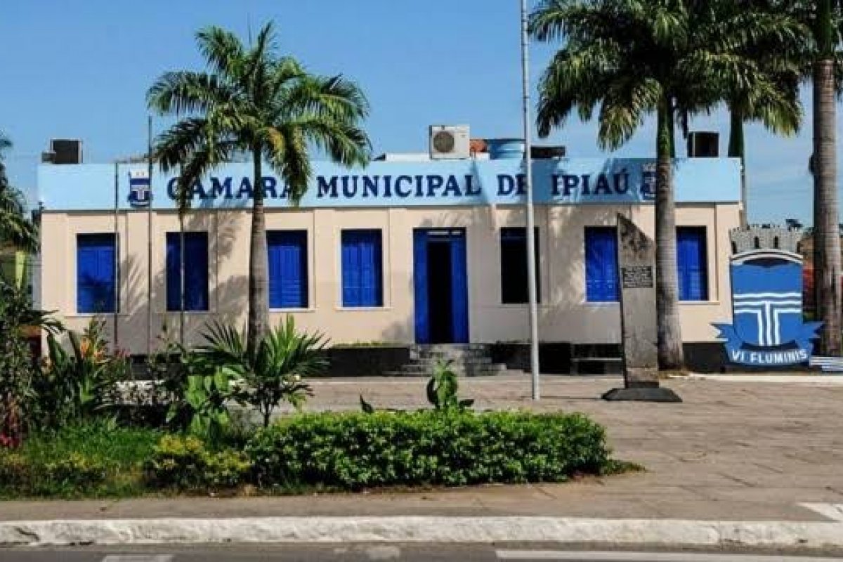 Polícia Civil cumpre mandado de apreensão na Câmara de Ipiaú