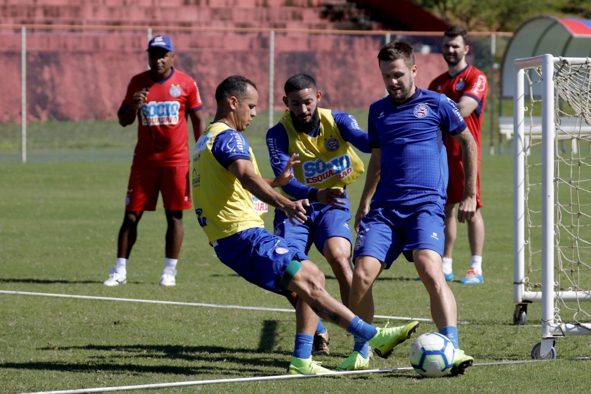 Com pensamento na Copa do Brasil, Bahia enfrenta Santos na volta do Brasileirão 