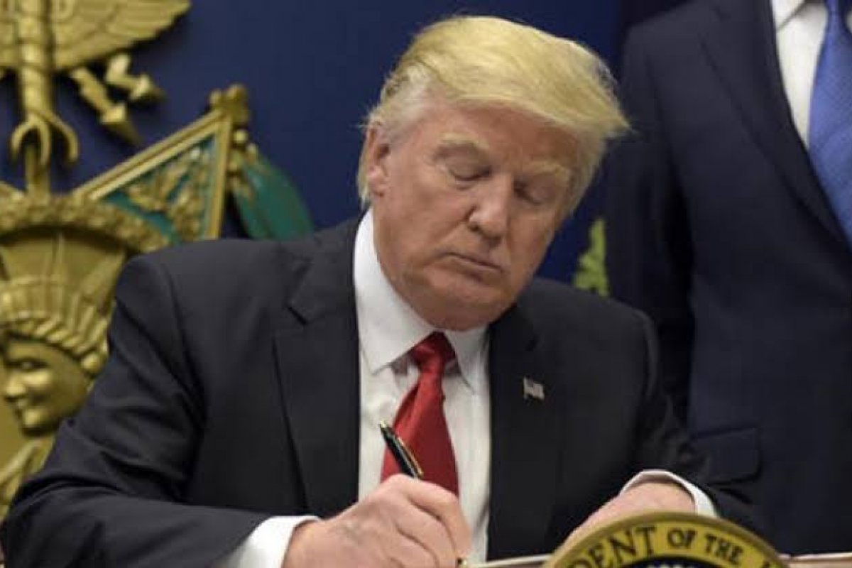 Por tempo limitado, publicação de livro sobre família de Trump é bloqueado