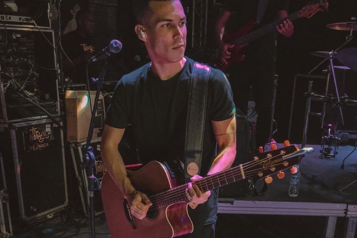 Compositor de sucesso, Matheus Kennedy lança primeiro single cantando