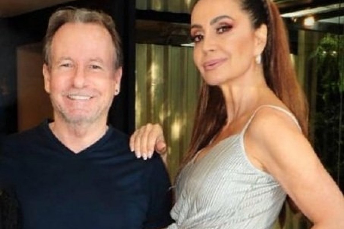 O famoso fotógrafo João Passos foi o convidado da live da influencer Claudia Métne