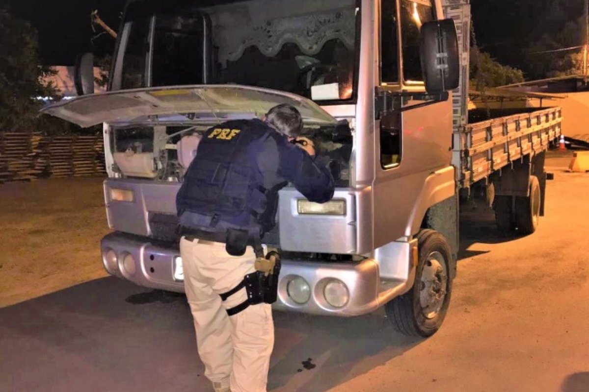 Carro adulterado é apreendido na BR 110 em Ribeira do Pombal