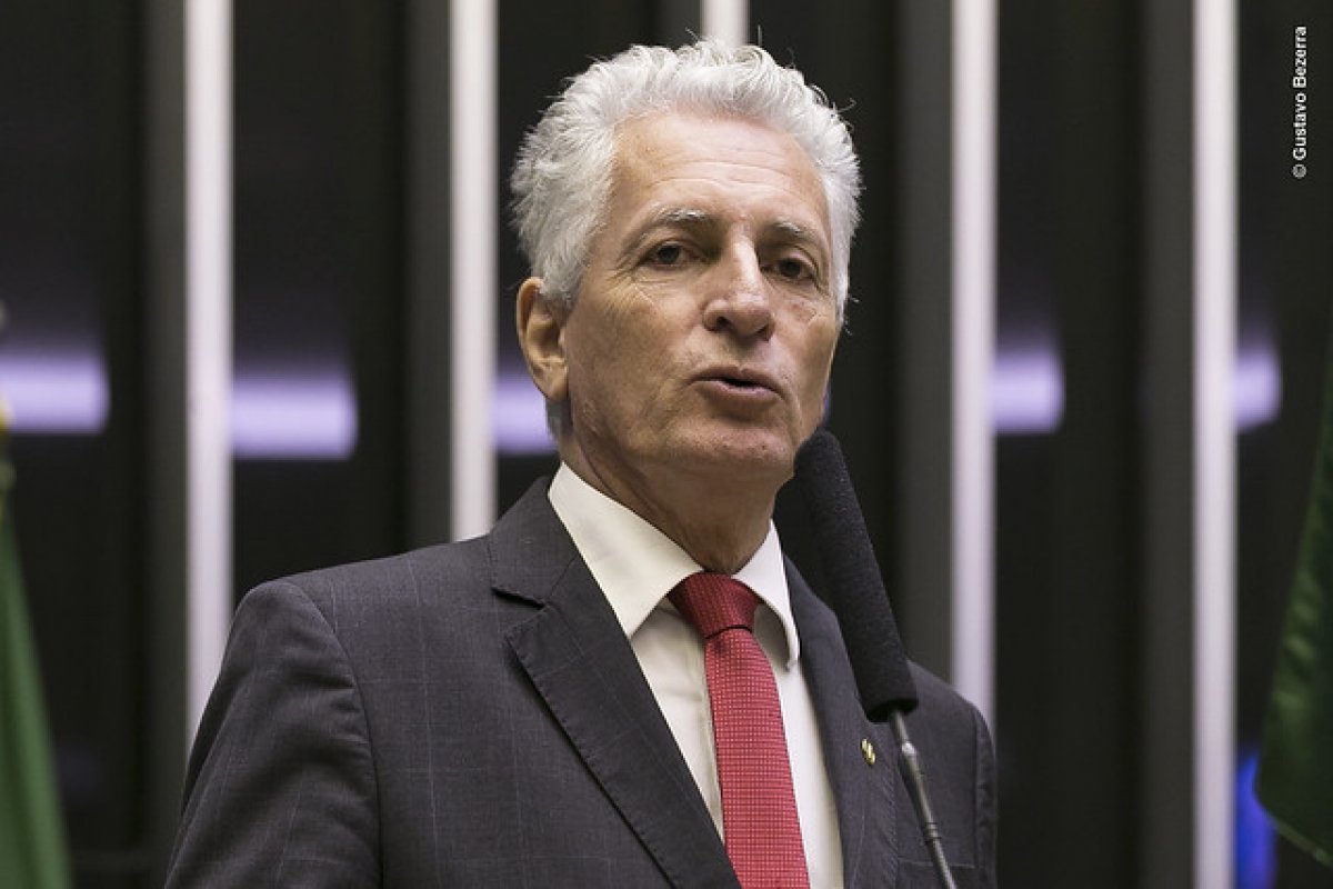 Deputado federal recolhe assinaturas para abertura de CPI na Câmara para investigar as ações da Lava Jato