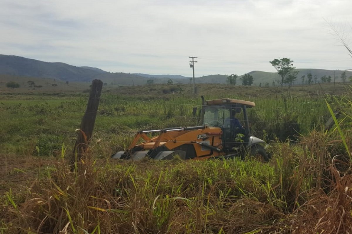 Homem morre após ser atingido por pneu de retroescavadeira no interior da Bahia