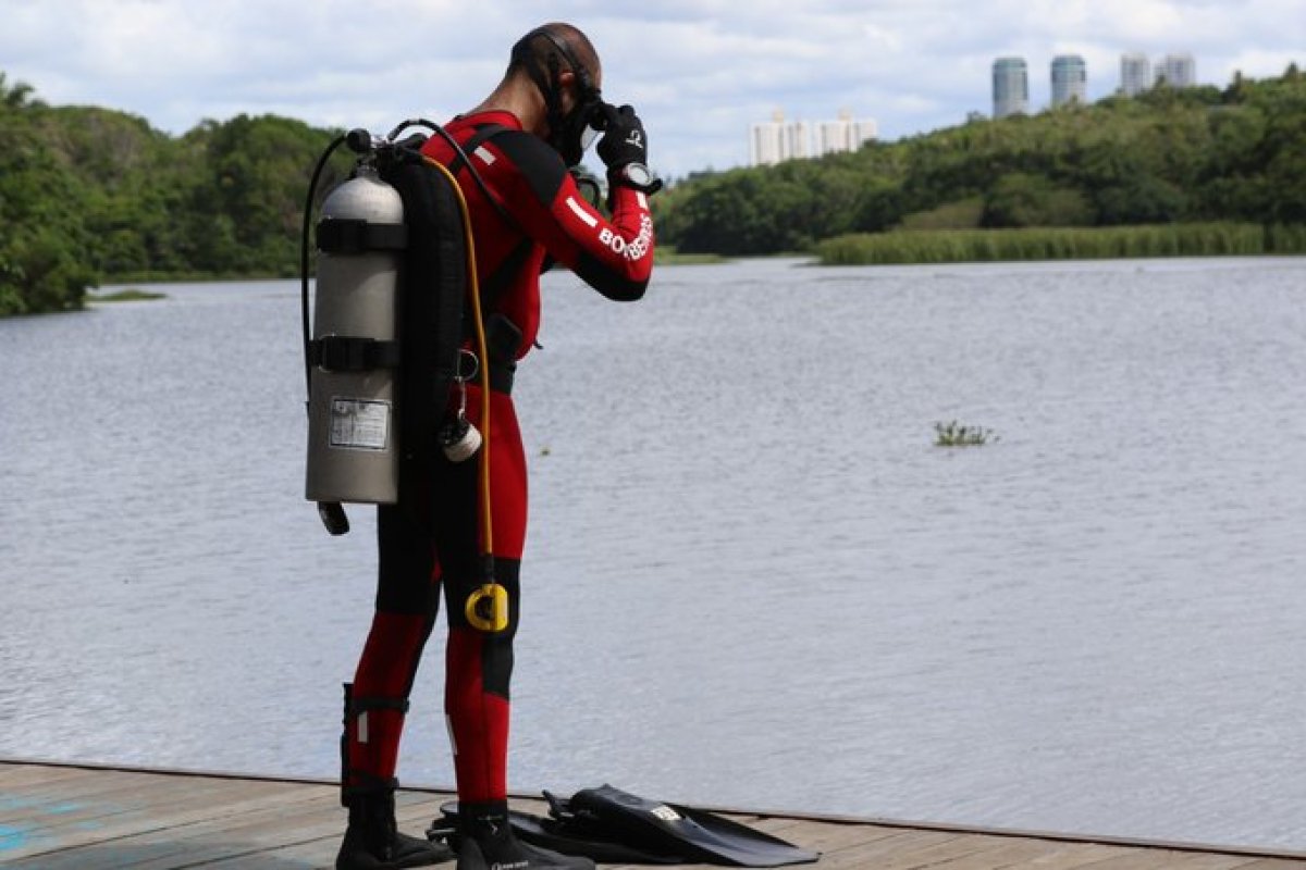 Quatro crianças e um adulto desaparecem após embarcação virar no Rio Paraguaçu, na Bahia