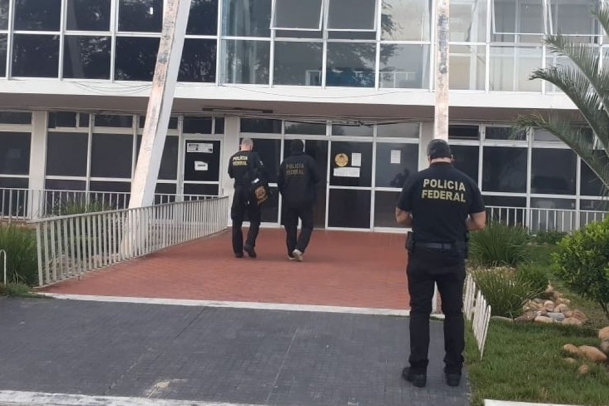 Operação contra fraudes em licitações cumpre mandados de busca em Jequié