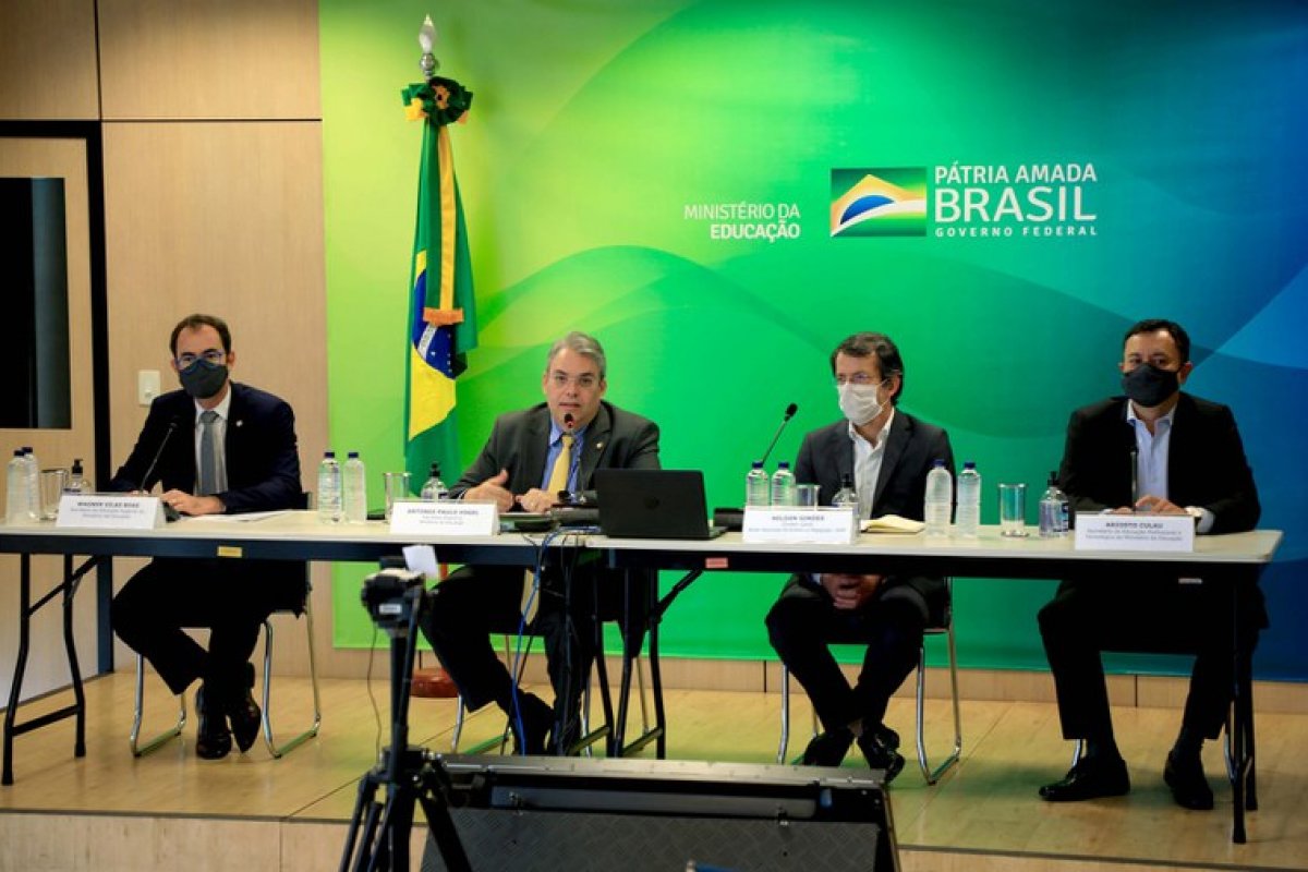 Alunos de baixa renda receberão internet gratuita do MEC