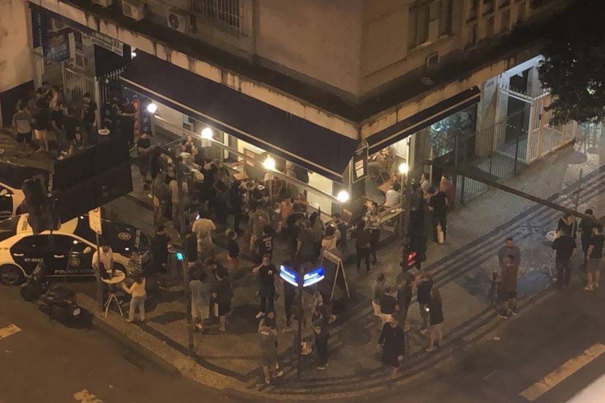 Veja Video: Bares ficam lotados no primeiro dia de liberação no Rio de Janeiro