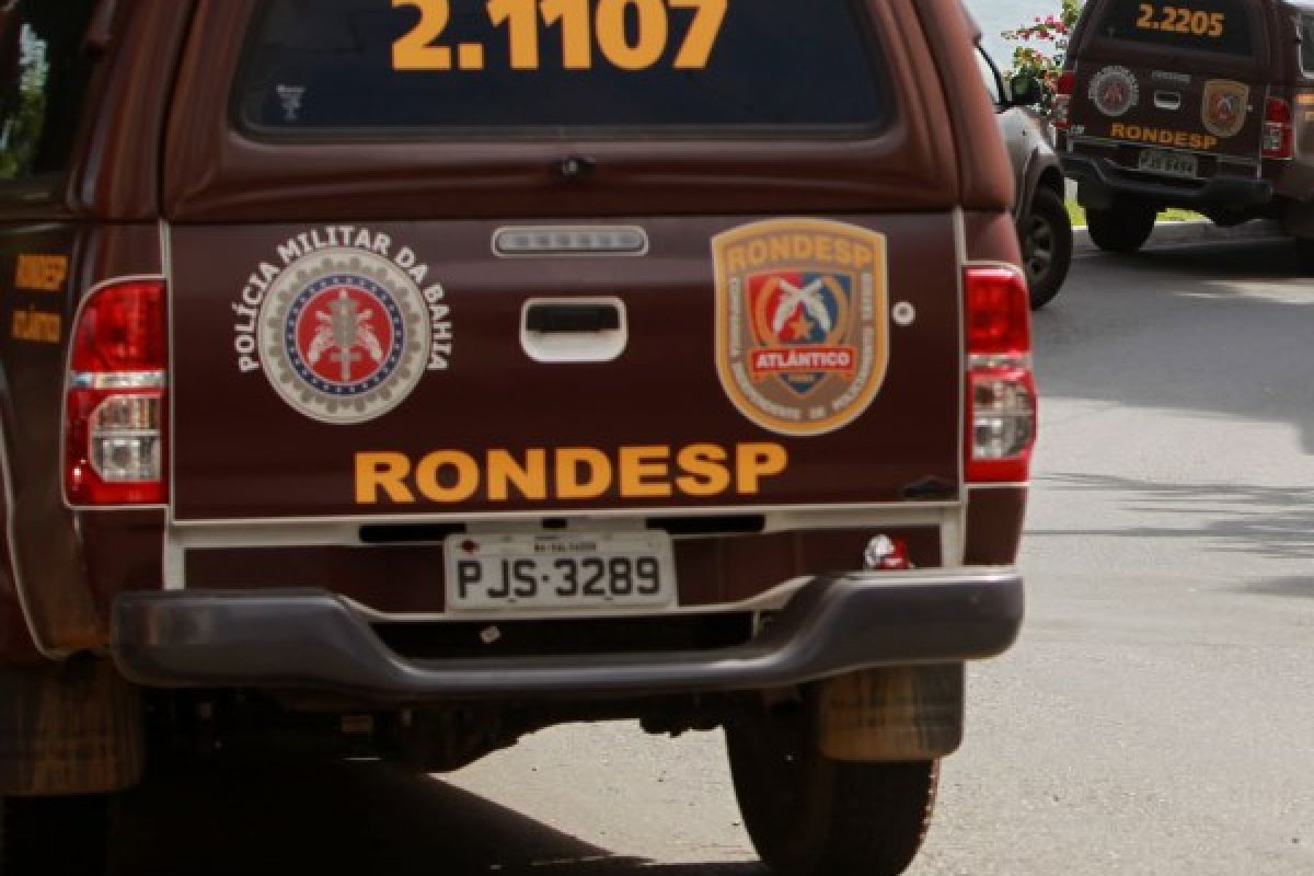 Quase mil trouxinhas de drogas são apreendidas em ronda da polícia, em Salvador