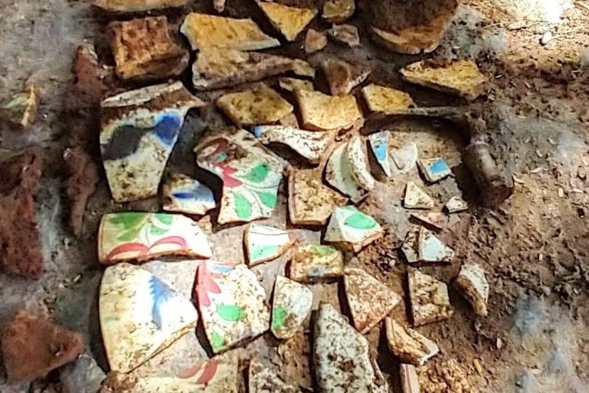 Arqueólogos encontram objetos do século XIX no Largo do Santo Antônio, em Salvador