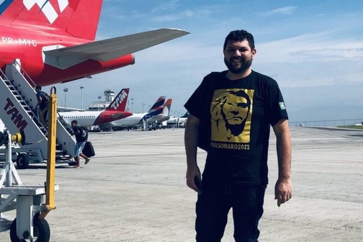 PF cumpre novos mandados na casa do jornalista bolsonarista, Oswaldo Eustáquio