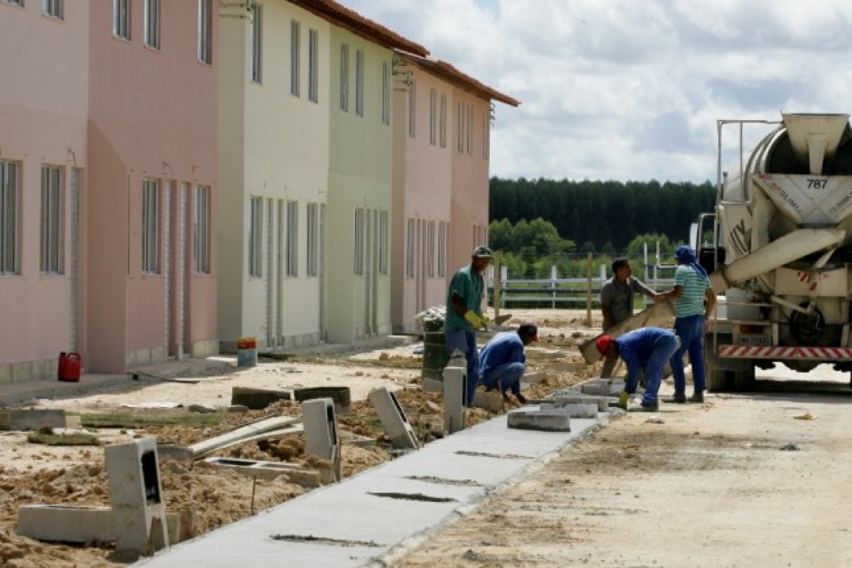 Ministério anuncia retomada de obras de 500 moradias no recôncavo baiano
