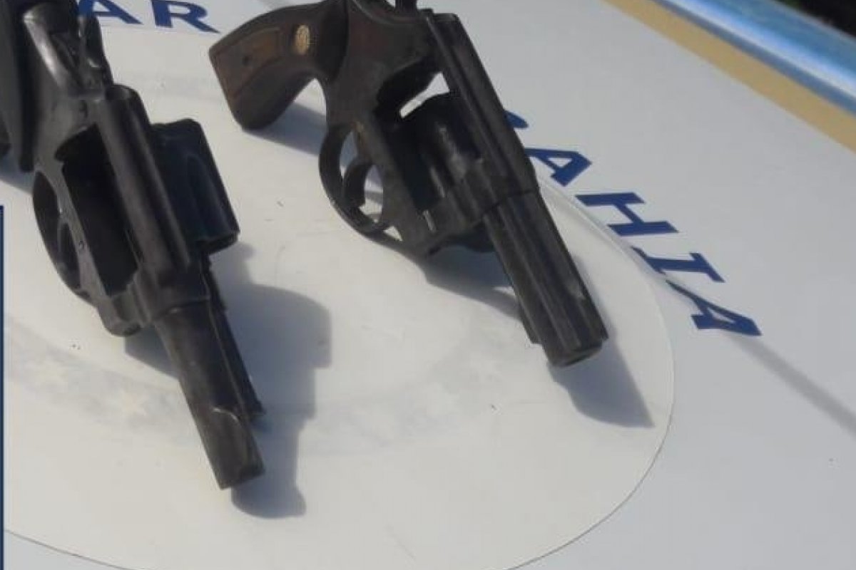 Polícia localiza dois suspeitos que tentavam roubar vítimas em ponto de ônibus