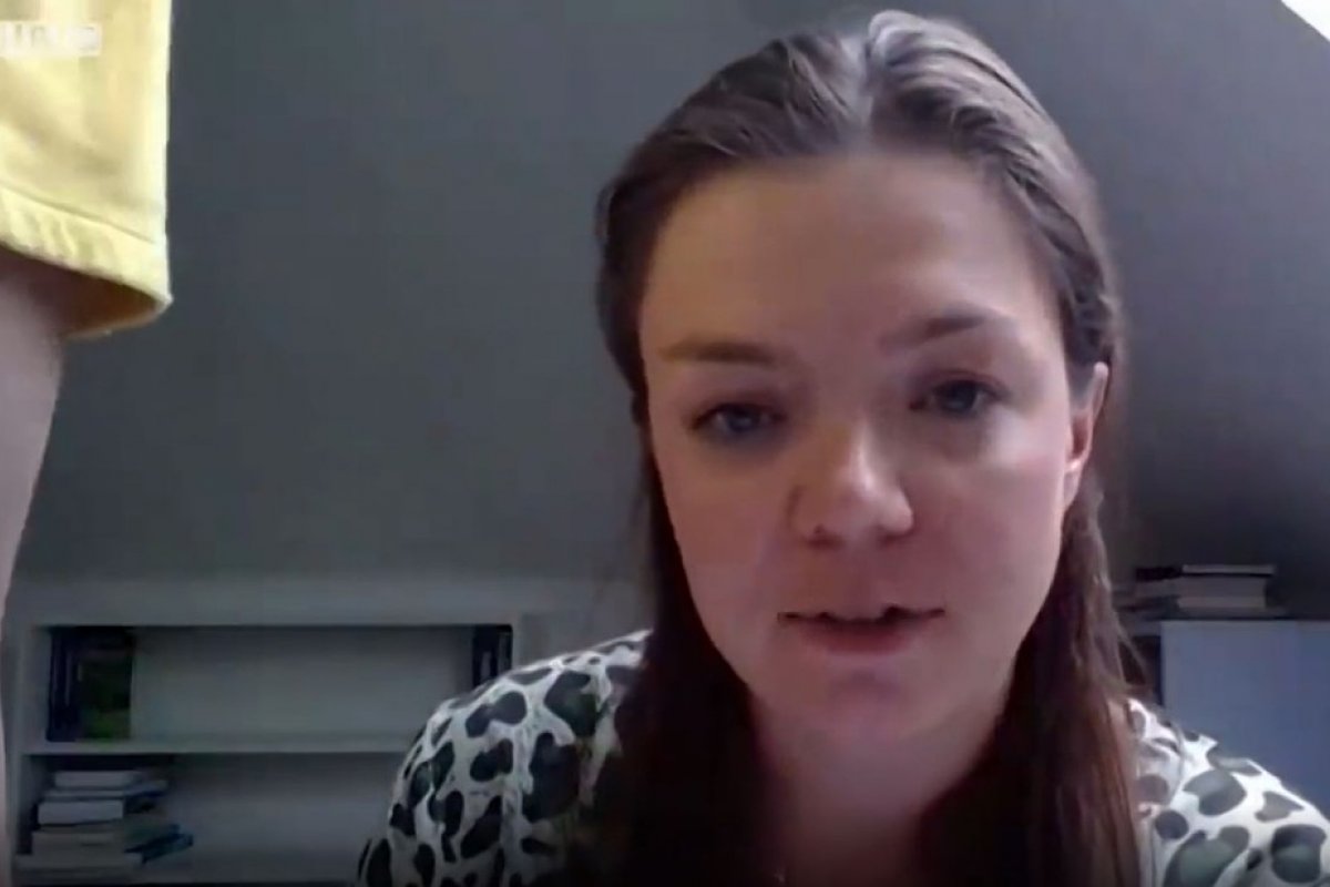 Veja o vídeo: filha interrompe entrevista por videochamada e vira sensação nas redes