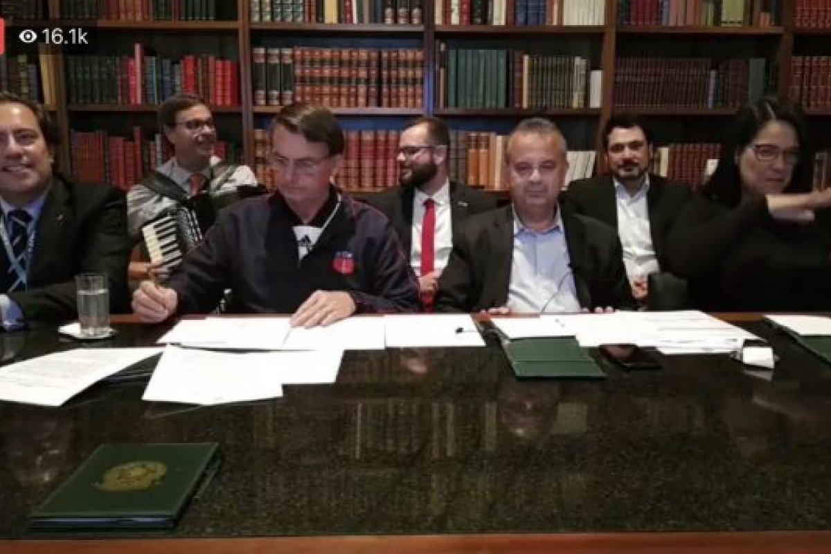 Netos de Luiz Gonzaga divulgam "nota de nojo" após utilização de música do artista em live de Bolsonaro