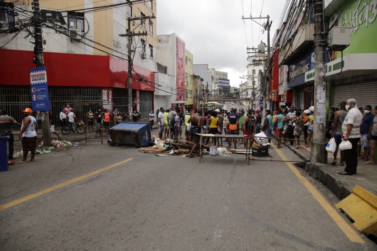 Veja vídeo: ambulantes realizam manifestação na Avenida Joana Angélica, centro de Salvador