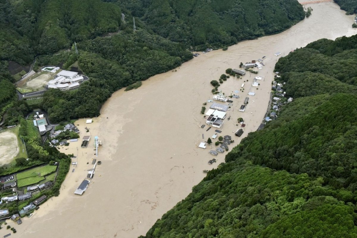 Veja vídeo: Intensas chuvas no Japão ocasionam evacuação de 75 mil pessoas