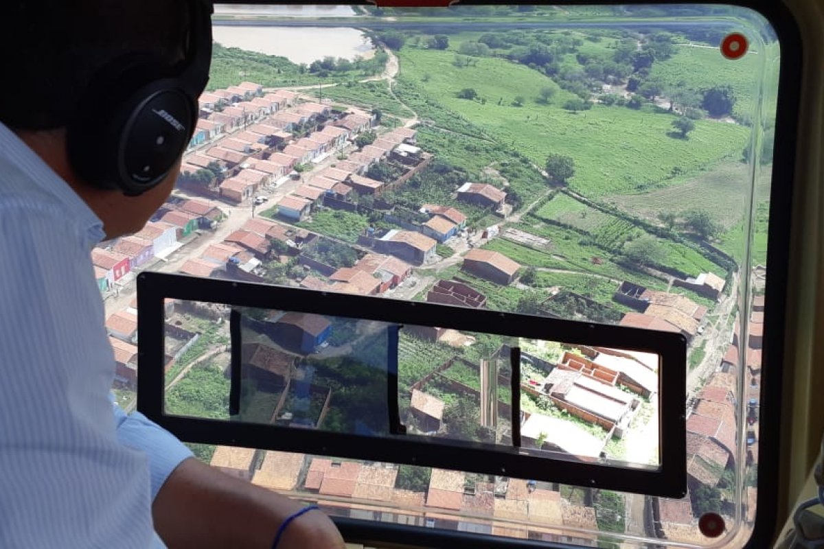 Governador visita cidades atingidas pelo rompimento da barragem