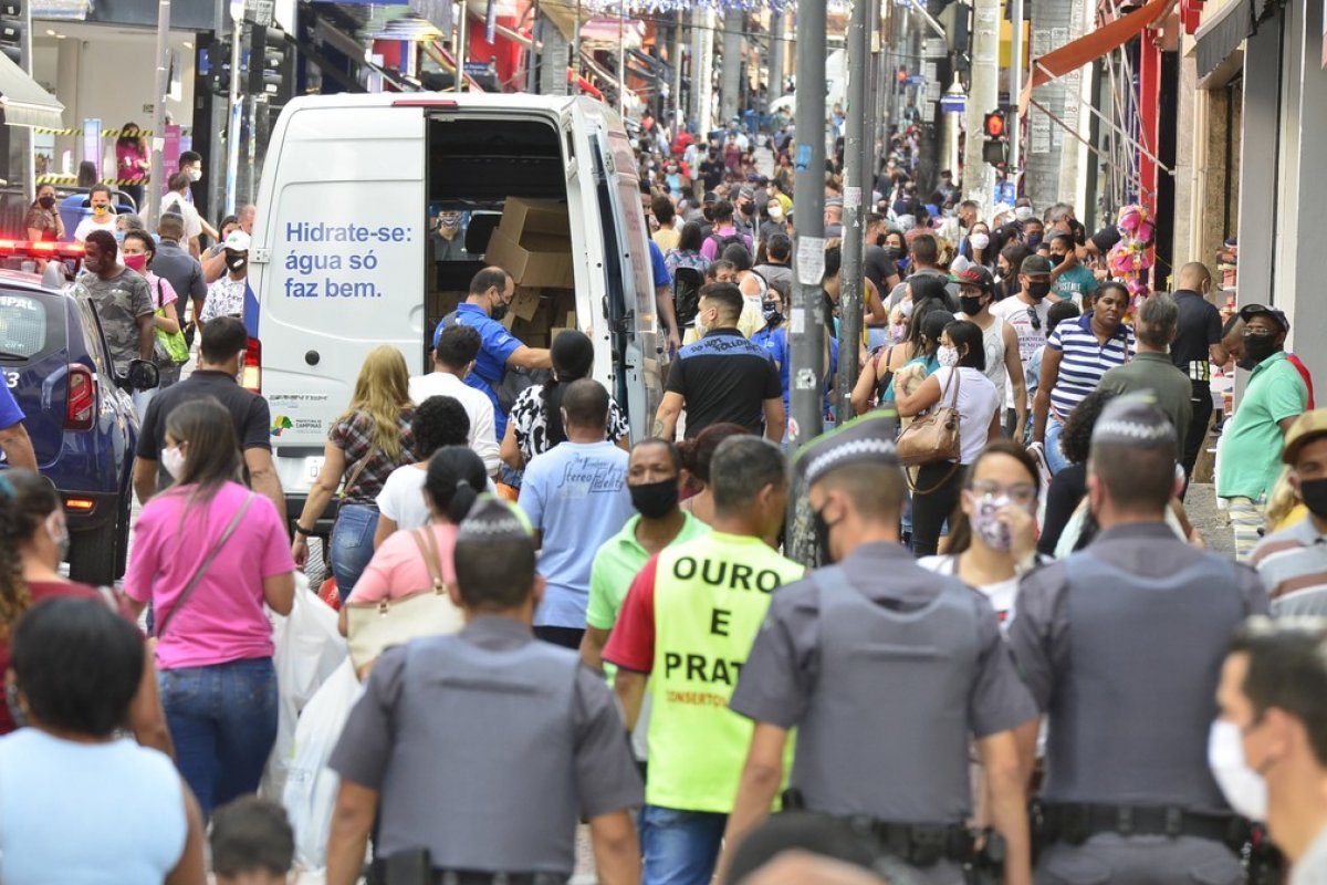Covid 19: pelo menos 12 capitais registram aumento de infecções após reabertura do comércio