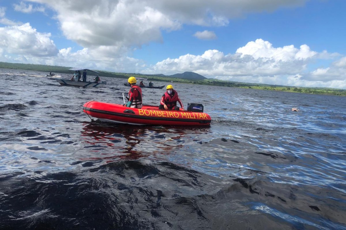 Corpo de Bombeiros encontram outros dois corpos de vítimas de naufrágio
