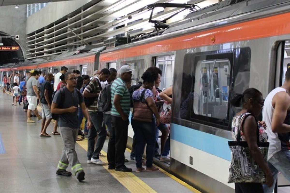 Metrô oferta serviços gratuitos para homens nesta segunda (15)