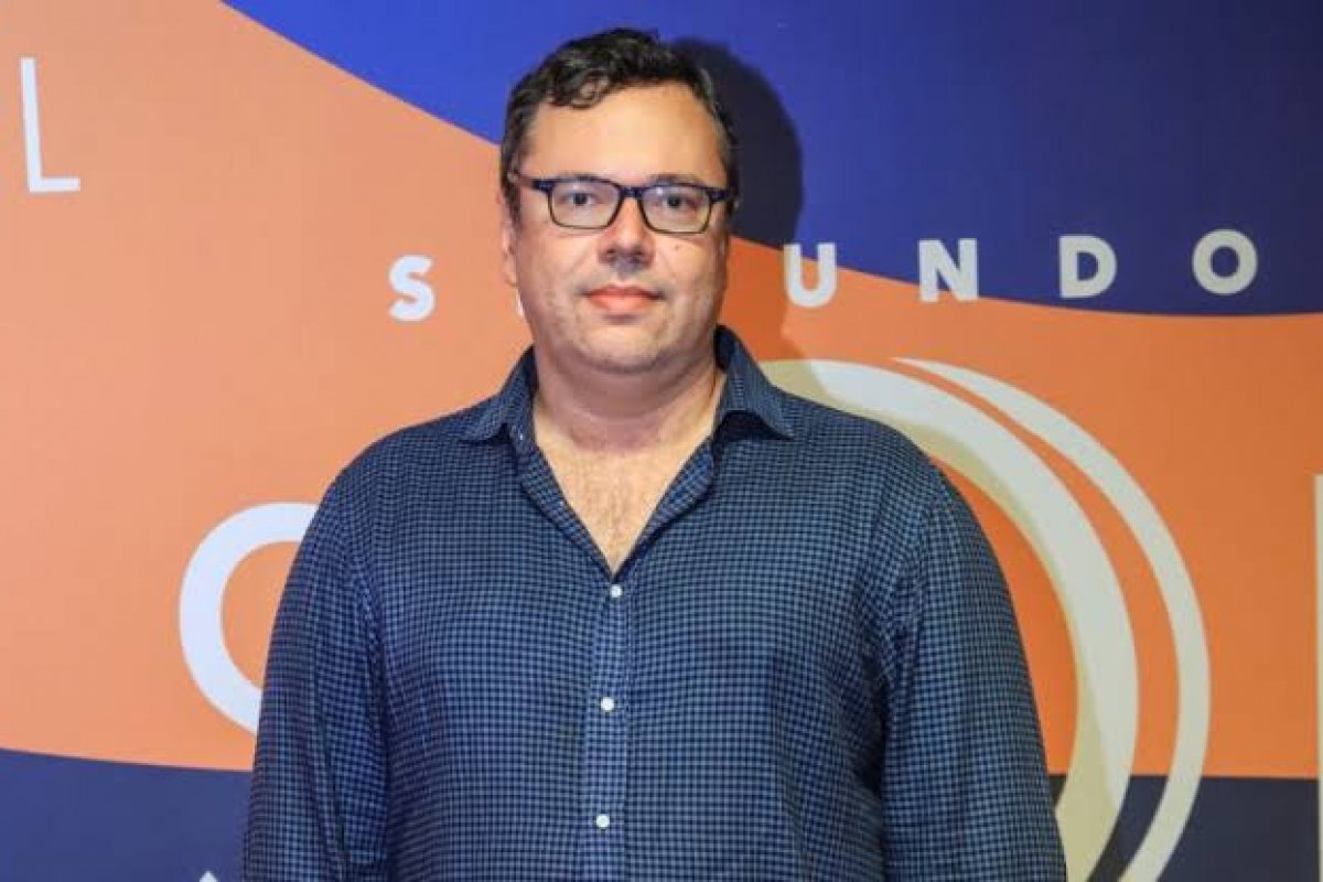 Na Justiça: Escritor pede R$ 1 milhão em processo contra a TV Globo e João Emanuel Carneiro