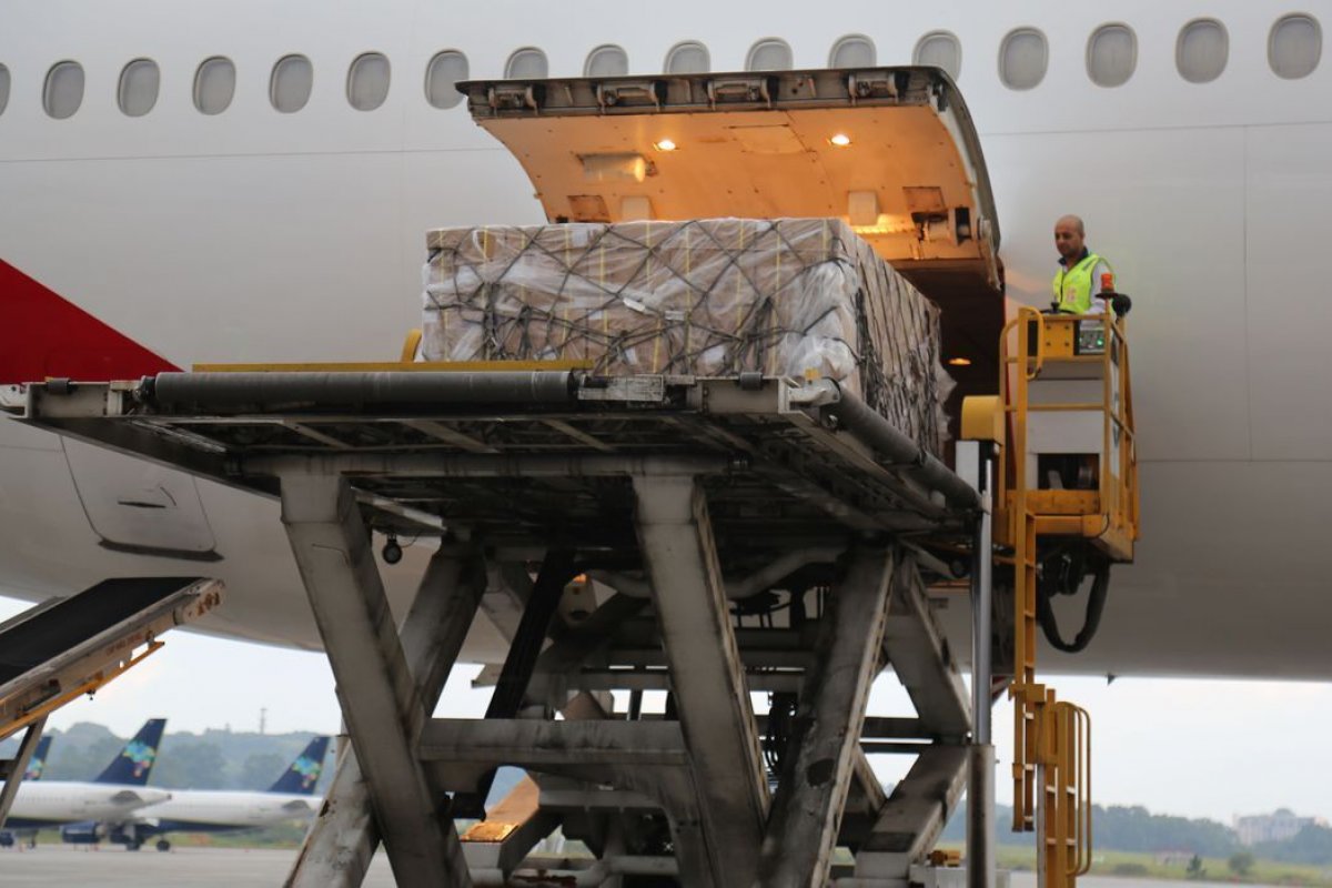 Governo Federal receberá 10 toneladas de material de saúde vindos dos Emirados Árabes nesta segunda (6)