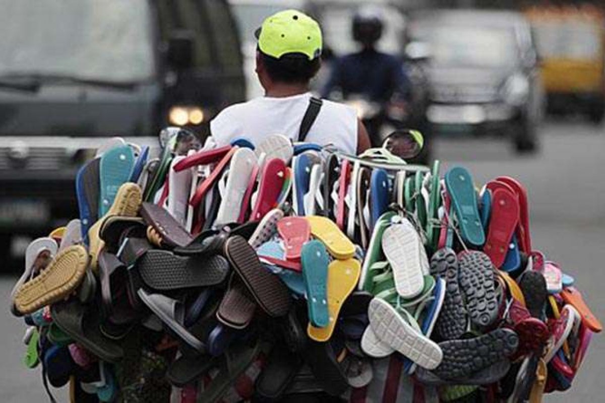 Para cada trabalhador formal que ficou desempregado, dois informais ficaram sem trabalhar