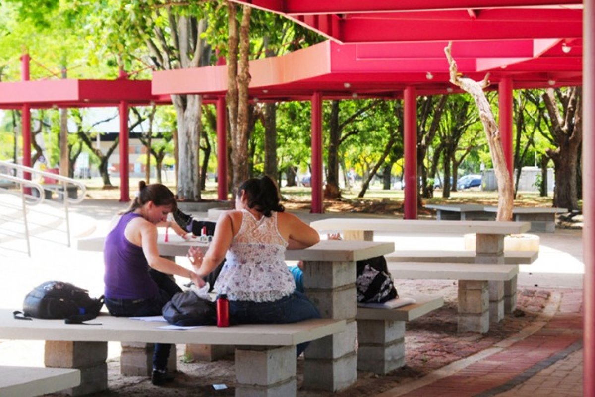 Em dois meses, mais de 260 mil alunos de universidades privadas abandonaram a graduação