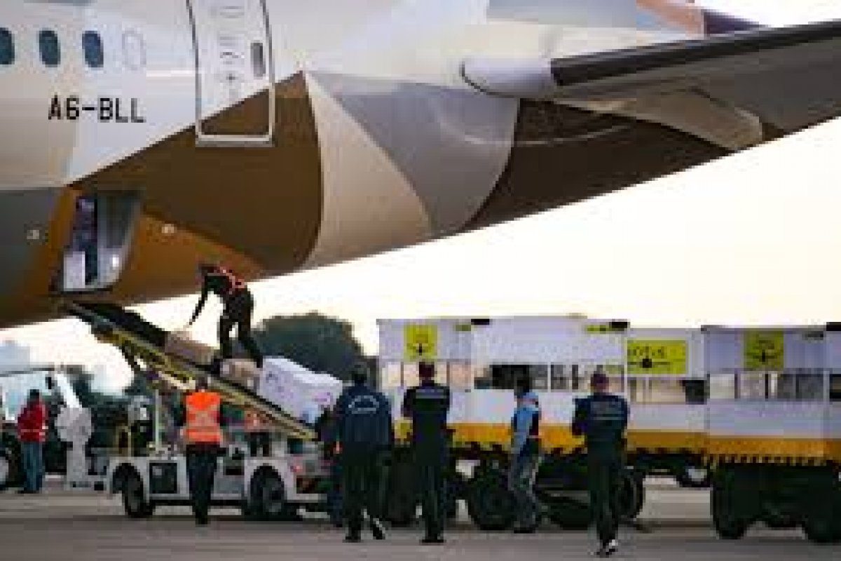 Brasil recebe 10 toneladas de materiais de saúde dos Emirados Árabes