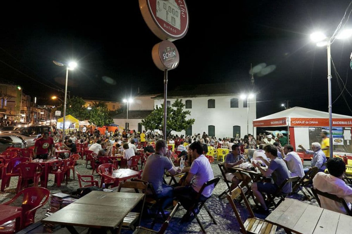 Retomada econômica em Salvador priorizará bares ao ar livre