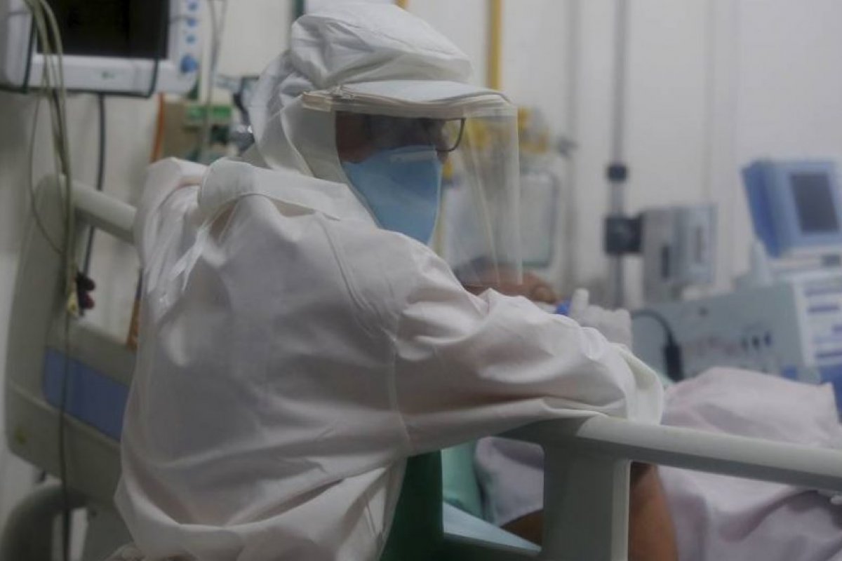 Paciente com corona tem ereção de mais de 4 horas