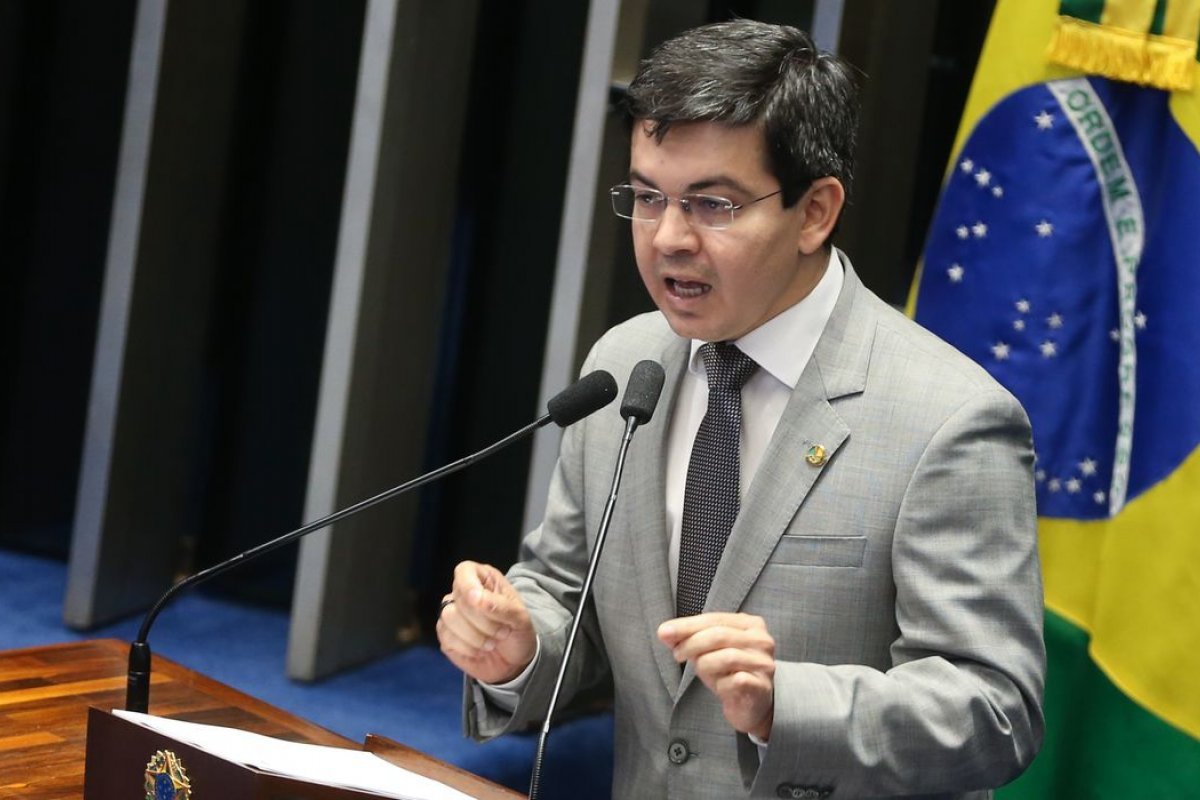 Senador solicita que Davi Alcolumbre devolva novo veto sobre o uso de máscaras