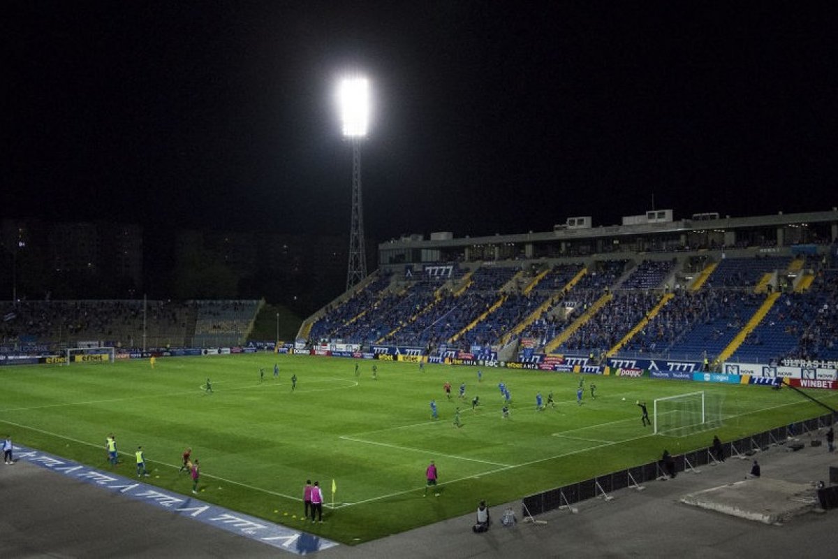 Falha em teste de Covid-19 pode ter contribuído para infecção de 20 jogadores, na Bulgária