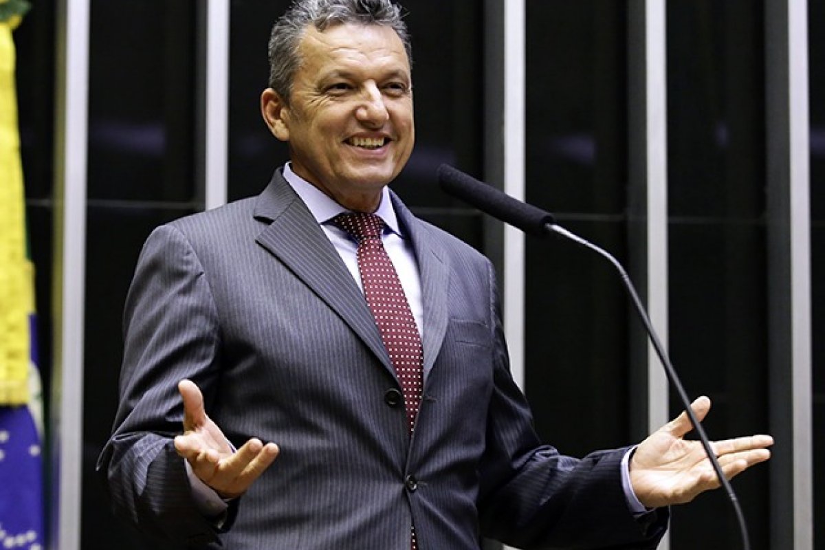 Deputado usa cota parlamentar para fretar avião que faz transporte clandestino